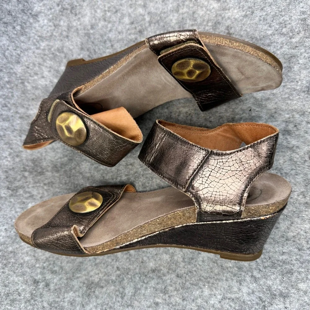 Taos Carousel Wedge Sandals Womens 39 Bronze Metallic Leather Comfort Slingback